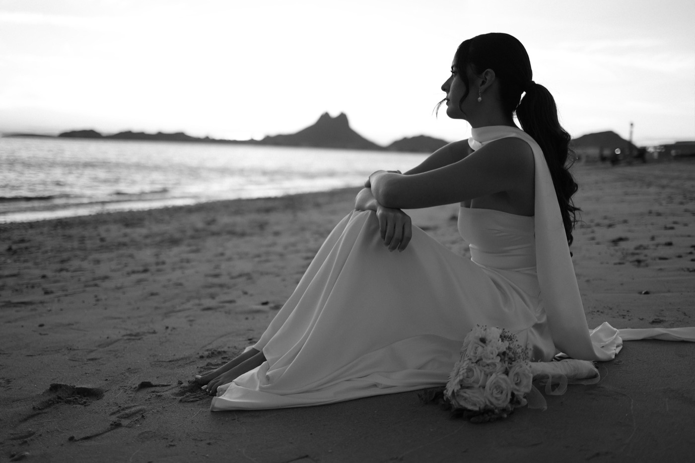 Los novios entre las rocas
